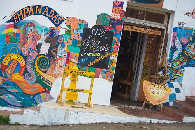 Valparaiso and Viña del Mar full day - The Fonck Museum’s moai is the highlight of the museum stop