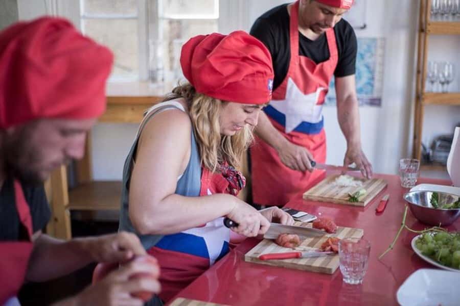 Valparaiso: Chilean Cooking Class with Fresh Market visit - Making pebre before the main cooking