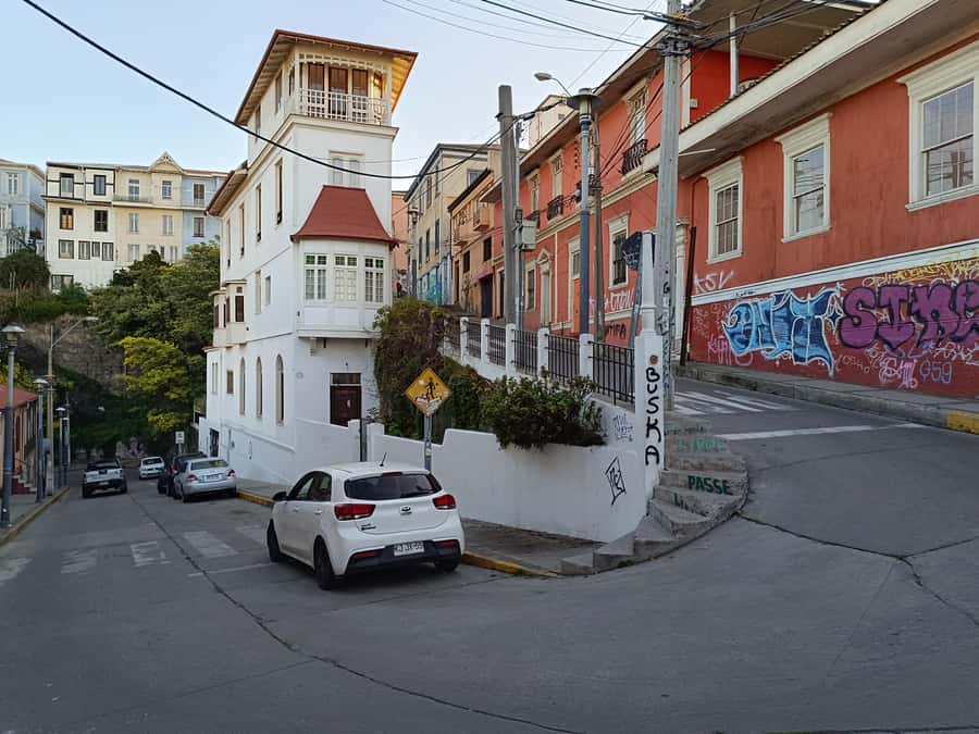 Valparaíso: city tour and ticket to the house of Pablo Neruda - A short stop beyond the main hills