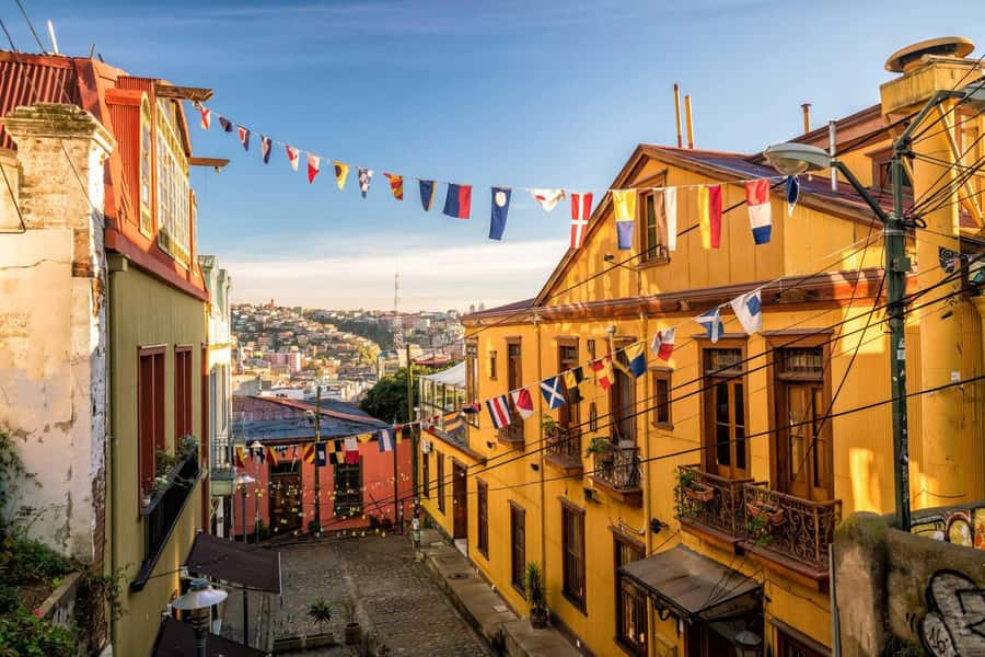 Valparaiso: Guided Walking Tour with Ascensor Rides - Plaza de La Victoria and the city’s civic heart
