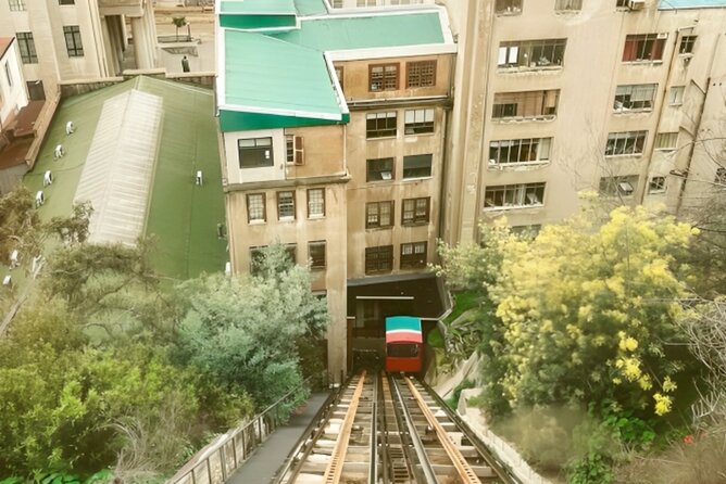 Valparaiso Highlights Walking Tour with A Guide - Timing, meeting point, and walking effort