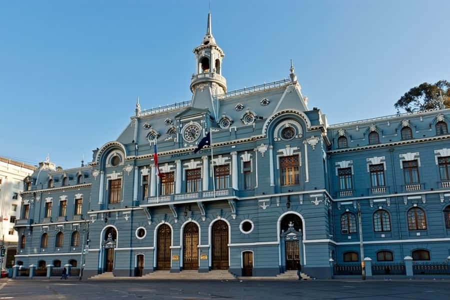 Valparaiso : Must-See Sites Walking Tour With A Guide - What the guide adds to the experience