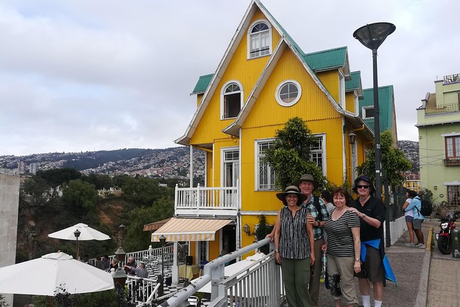 Valparaiso Port and Viña del Mar with wine tasting in Casablanca - The guides make or break a packed day
