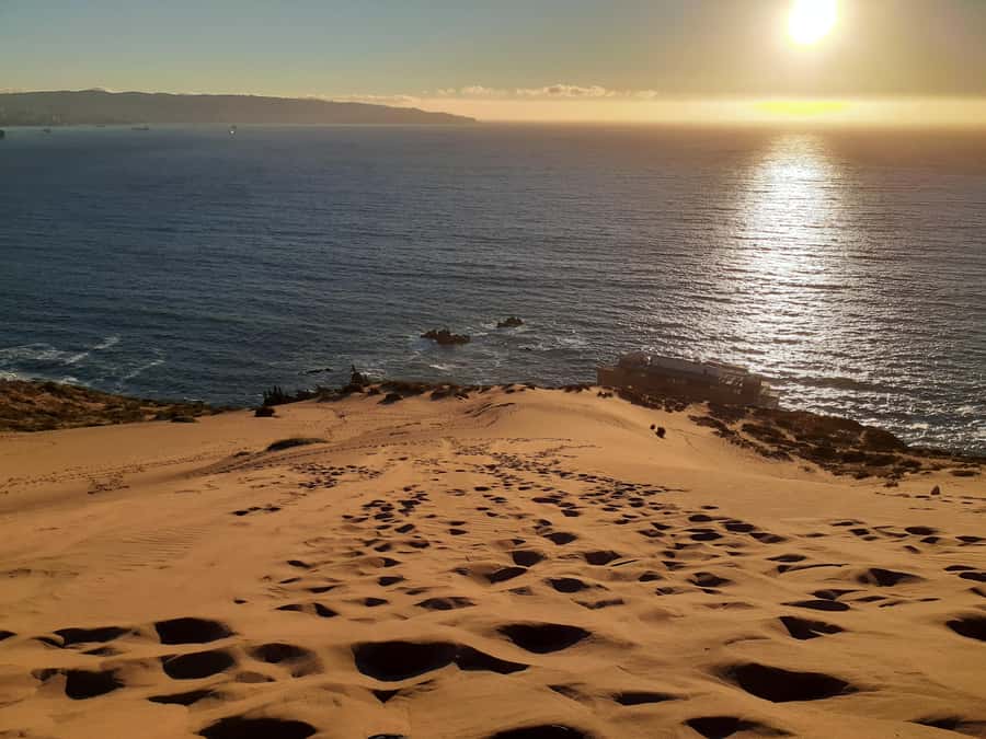 Valparaíso: Sandboarding and Sunset in Concon Sand Dunes - How the guide shapes the experience