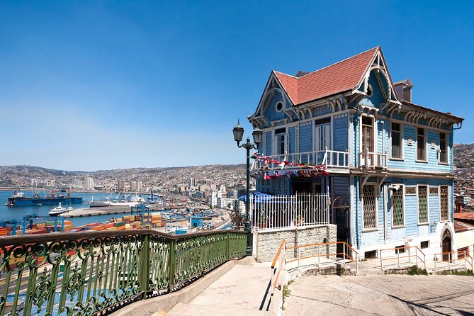 Valparaíso & Viña del Mar Tour – Colors and Charm on the Coast! - Arriving in Valparaíso through its street art