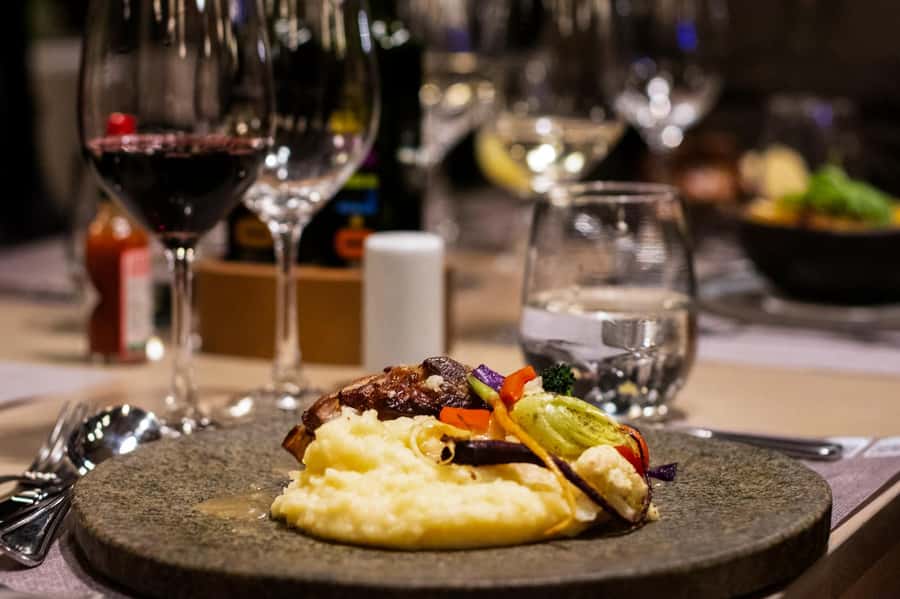 Viña Concha y Toro Nighttime: Dinner Show - Transport, group size, and the timing of the night