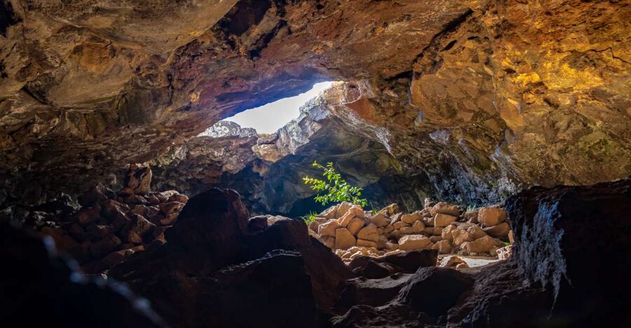 Volcanic Refuges: Excursion to Underground Civilization - Puna Pau: red stone and the final stop