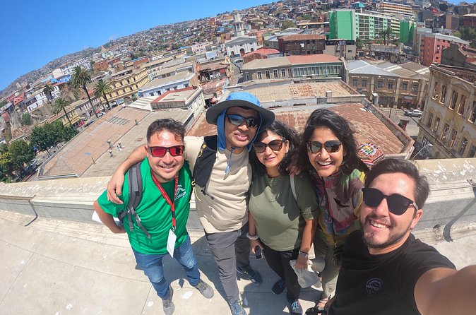 Walking Tour at Valparaiso and Viña with Lunch Starts in Santiago - Cerro Concepción’s stairways and viewpoints